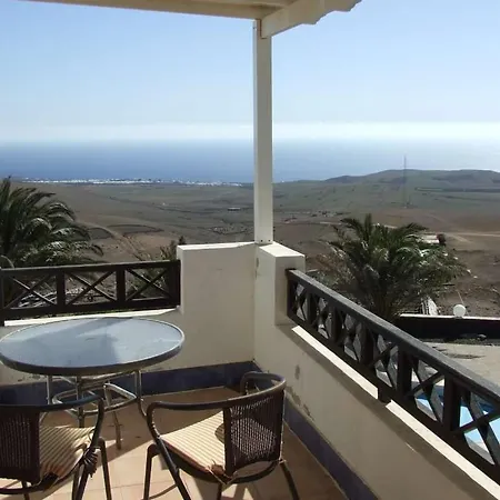 فيلة Sleeps 2 Pool Wifi T691619 Uga
