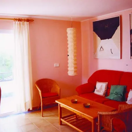 Sleeps 2 Pool Wifi T691619 * Uga